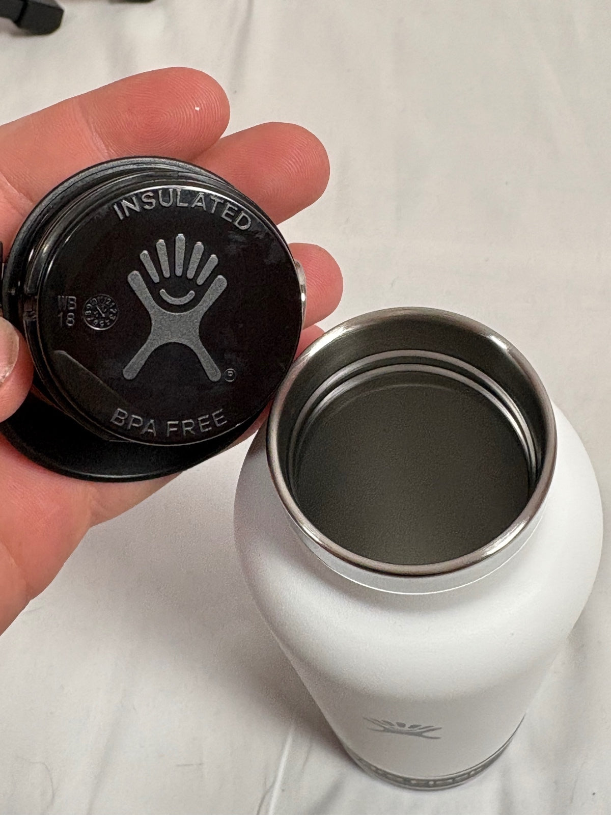 Hydro Flask 24 oz Standard Mouth Water Bottle White Black Flex Cap