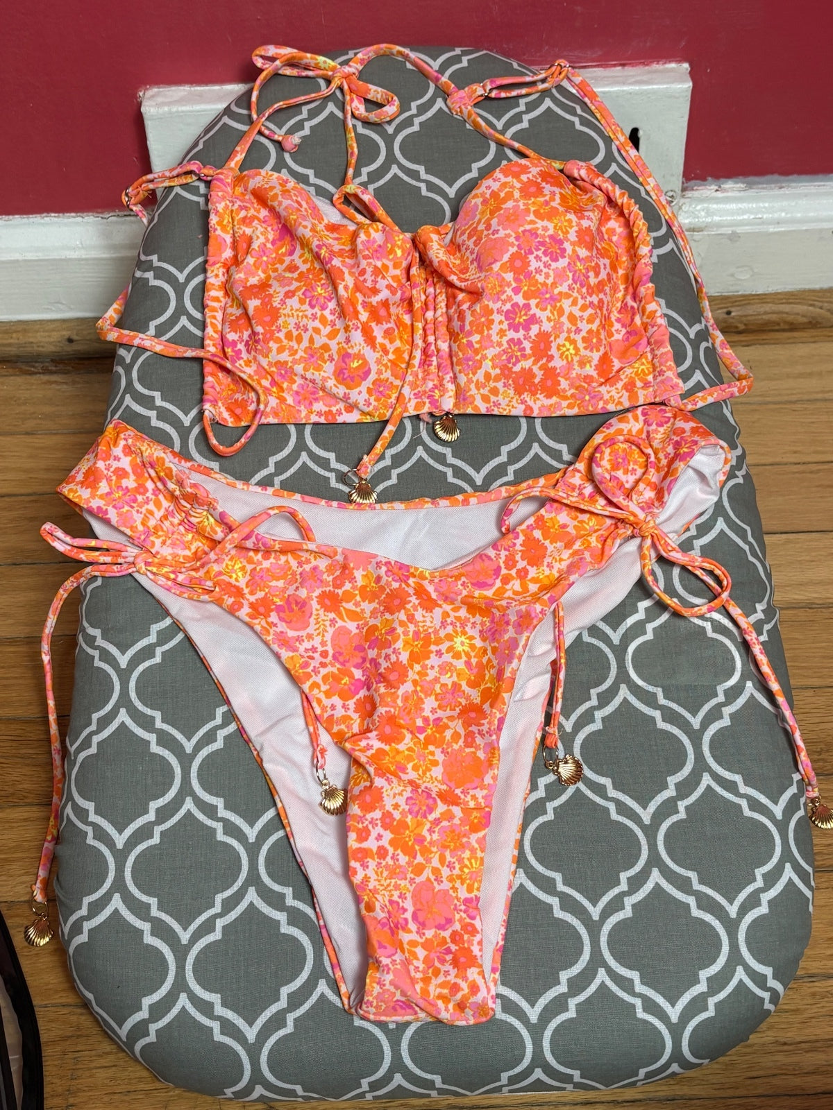 SHEIN Swim Women’s M Orange Pink Floral 2 Piece Bikini Shell Charm Tie NWT — photo 2
