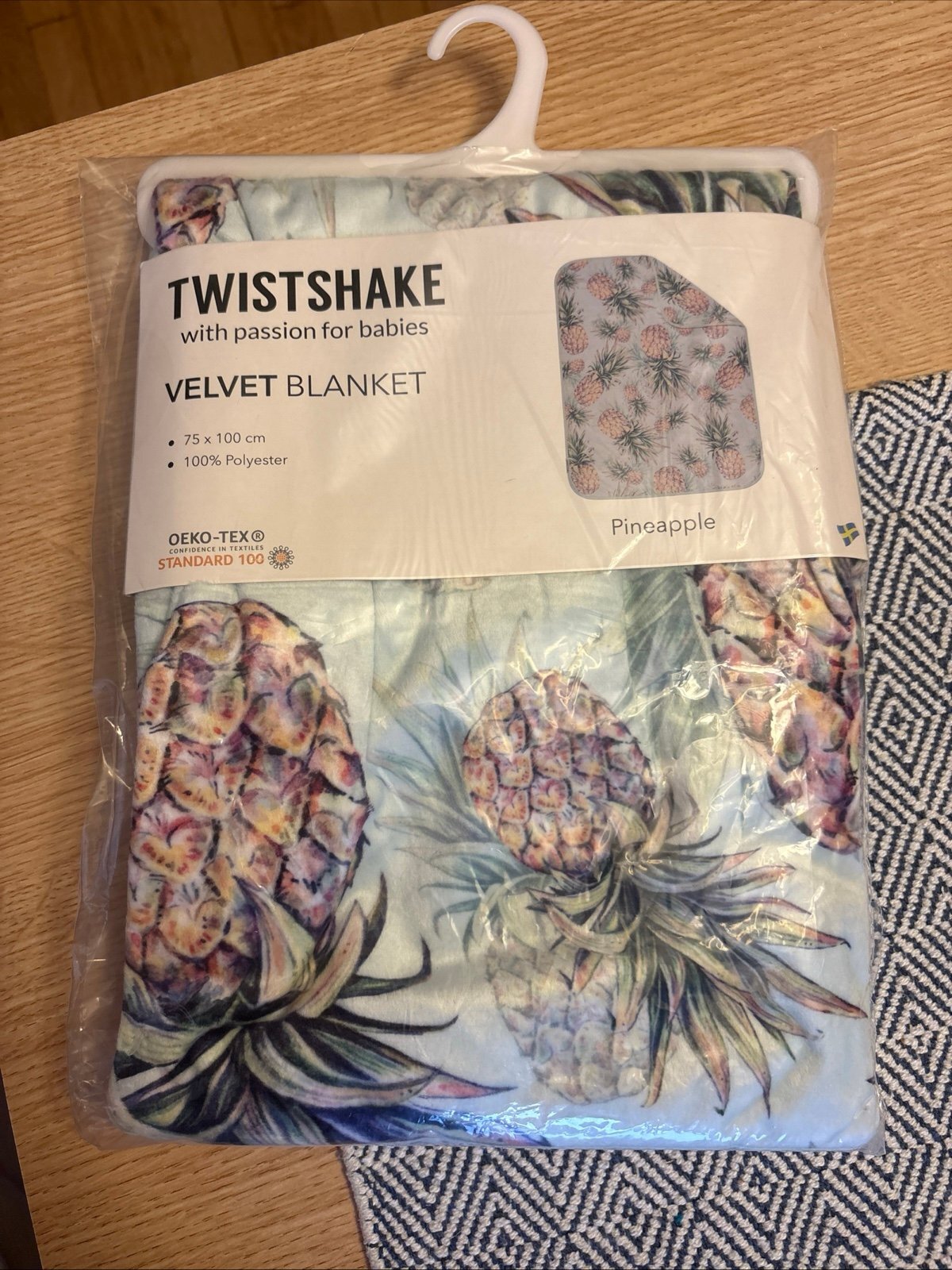 TwistShake Velvet Baby Blanket — photo 1